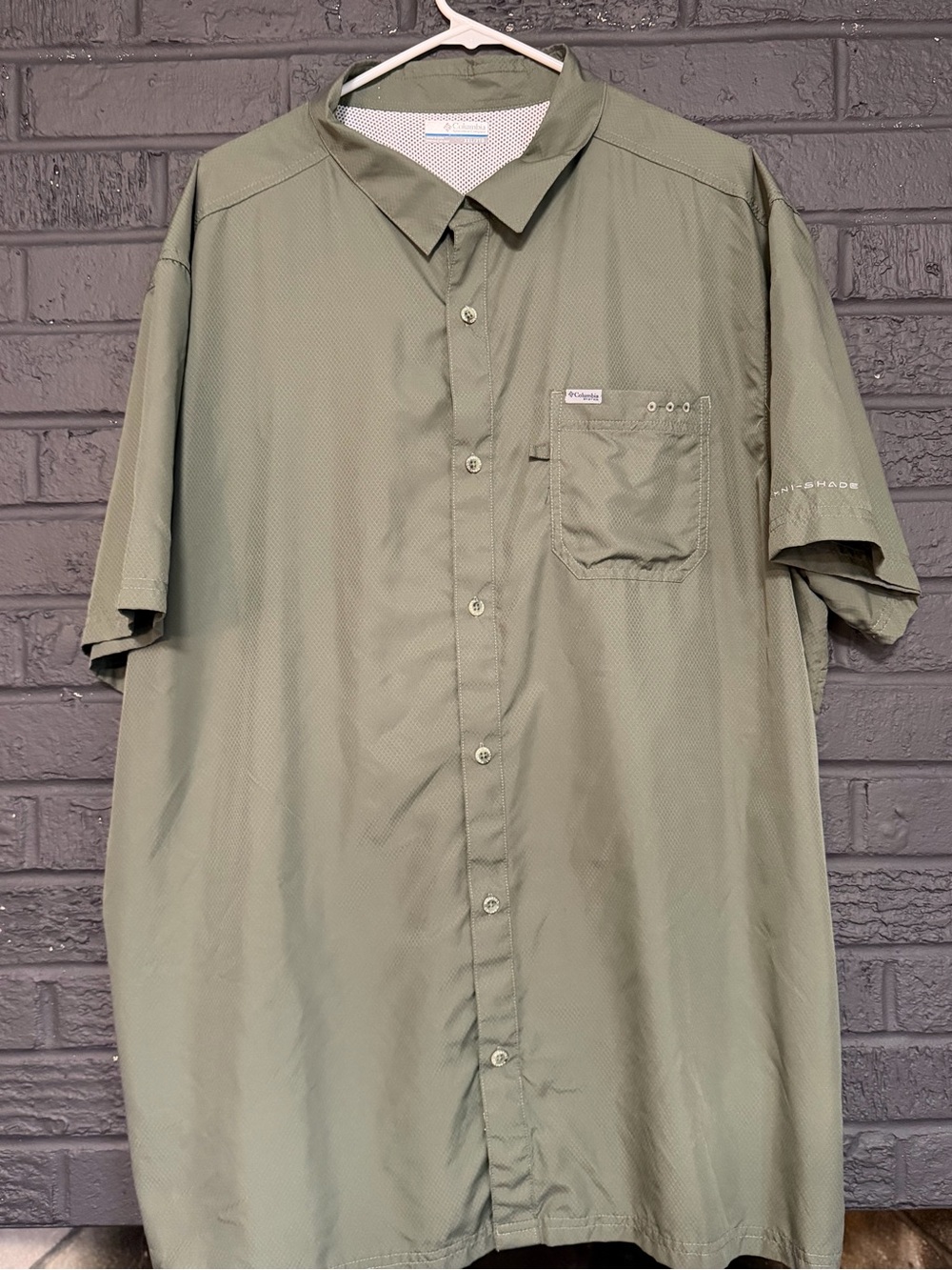 Columbia Men’s Short-Sleeve Button-Down Shirt in Olive
